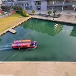 Birds-Eye Canal View - Walk To Cticc And V&A Waterfront!